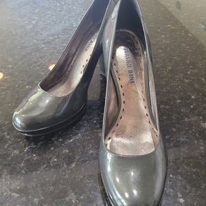 Gianni Bini Alligator Green patent leather pumps